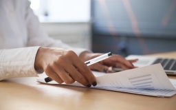 Жители многоквартирных домов не обязаны оплачивать счета за содержание жилья, выставленные не от лица УК