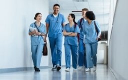 Требования к высшему образованию и профессиональной переподготовке медиков и фарм-работников